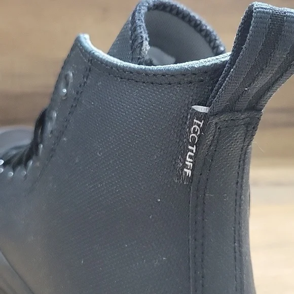 Converse High top Brand new in the box. - Picture 7 of 13